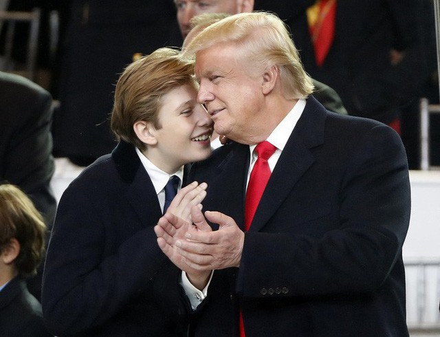 Donald Trump và tình yêu làm cha ở tuổi 60 dành cho cậu con trai út - Ảnh 3.