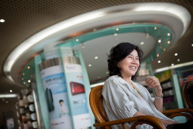  Câu chuyện của bà mẹ đơn thân làm việc 29 năm không nghỉ ngày nào giờ là doanh nhân số 1 tại Trung Quốc  - Ảnh 2.