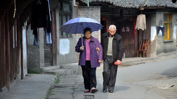 Bi kịch xã hội hiện đại Trung Quốc: Cha mẹ về già bị con cái bỏ rơi, sống cô quạnh, không một lời hỏi thăm, chết không ai biết - Ảnh 4.