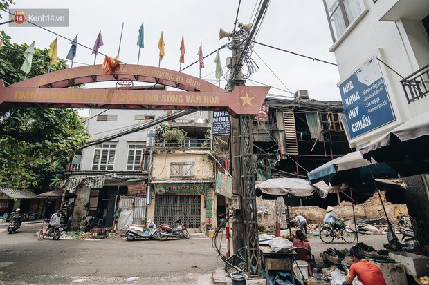 Cuộc sống xung quanh nhà kho Rạng Đông sau vụ cháy: Người lớn cay mắt và khó thở, trẻ nhỏ được sơ tán - Ảnh 13.