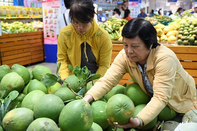 Ngày đầu nghỉ lễ 2/9: Siêu thị đông ngẹt, thực phẩm nhảy giá - Ảnh 3.