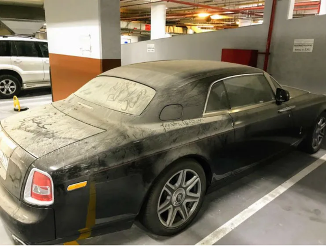 Bỏ rơi xe siêu sang Rolls-Royce, thậm chí cả phiên bản siêu hiếm: Chuyện tưởng như đùa chỉ có thể tại Dubai - Ảnh 4.