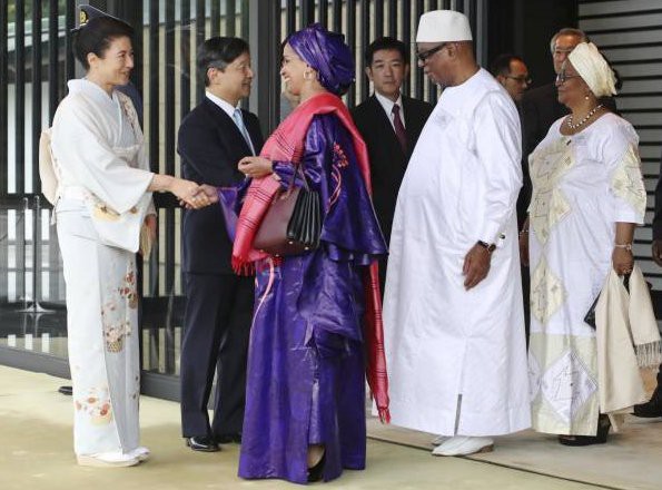 Hoàng hậu Masako tỏa sáng tại tiệc chiêu đãi với thần thái hơn người, vẻ đẹp xuất chúng trong bộ kimono truyền thống, trổ tài ngoại giao bên chồng - Ảnh 5. Hoàng hậu Masako tỏa sáng tại tiệc chiêu đãi với thần thái hơn người, vẻ đẹp xuất chúng trong bộ kimono truyền thống, trổ tài ngoại giao bên chồng - Ảnh 5.