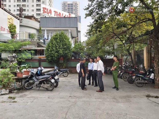 Nóng: Thực nghiệm hiện trường vụ bé trai 6 tuổi tử vong vì bị bỏ quên trên xe đưa đón trường Gateway - Ảnh 5. Nóng: Thực nghiệm hiện trường vụ bé trai 6 tuổi tử vong vì bị bỏ quên trên xe đưa đón trường Gateway - Ảnh 5.