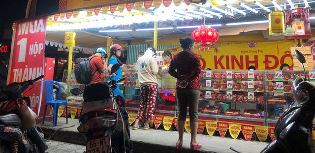  Chiêu trò bán bánh trung thu đại hạ giá ở Sài Gòn  - Ảnh 5.