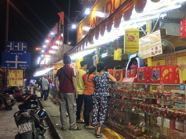  Chiêu trò bán bánh trung thu đại hạ giá ở Sài Gòn  - Ảnh 6.