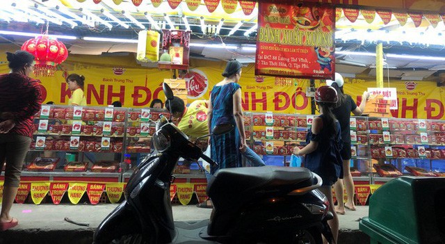  Chiêu trò bán bánh trung thu đại hạ giá ở Sài Gòn  - Ảnh 7.