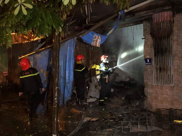 Hà Nội: Cháy lớn tại căn nhà liền kề 4 tầng trong khu đô thị Xa La, gia đình 4 người may mắn thoát ra kịp thời - Ảnh 2.