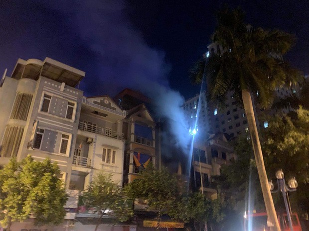Hà Nội: Cháy lớn tại căn nhà liền kề 4 tầng trong khu đô thị Xa La, gia đình 4 người may mắn thoát ra kịp thời - Ảnh 7.