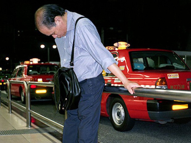  Chùm ảnh về các doanh nhân ngủ trên đường phố mô tả chân thực về văn hóa làm việc khắc nghiệt nhất thế giới của Nhật Bản - Ảnh 27.