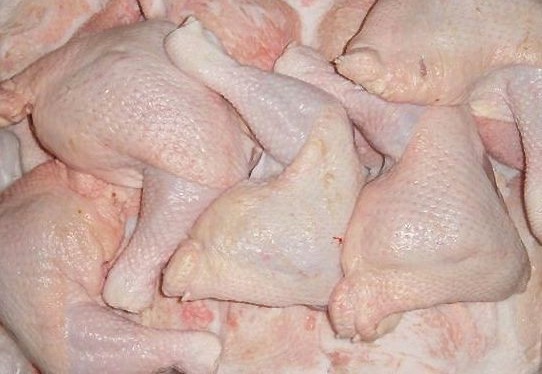 Kỷ lục 10 năm qua, thịt gà rẻ hơn cả rau ngoài chợ - Ảnh 1.