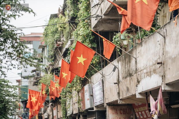 Hà Nội của sớm mai ngày Tết Độc lập: Buổi lễ chào cờ thiêng liêng trước Quảng trường Ba Đình, đường phố bình yên nhẹ nhàng - Ảnh 15.