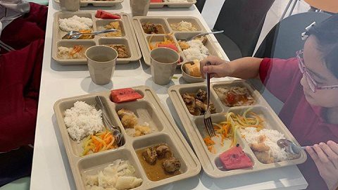 Nhiều học sinh trường Việt Úc đau bụng, nôn ói sau bữa trưa - Ảnh 3.