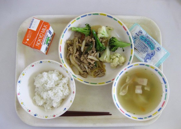 Tận mắt chứng kiến bữa trưa của học sinh Nhật Bản, càng thêm ngưỡng mộ đất nước này đối với thế hệ tương lai - Ảnh 6.