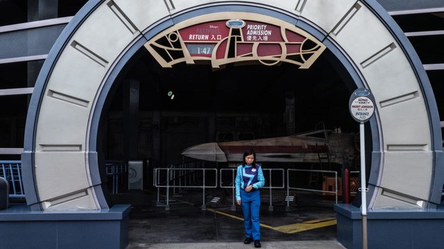  Khám phá công viên giải trí Disneyland hoang vắng nhất thế giới  - Ảnh 7.