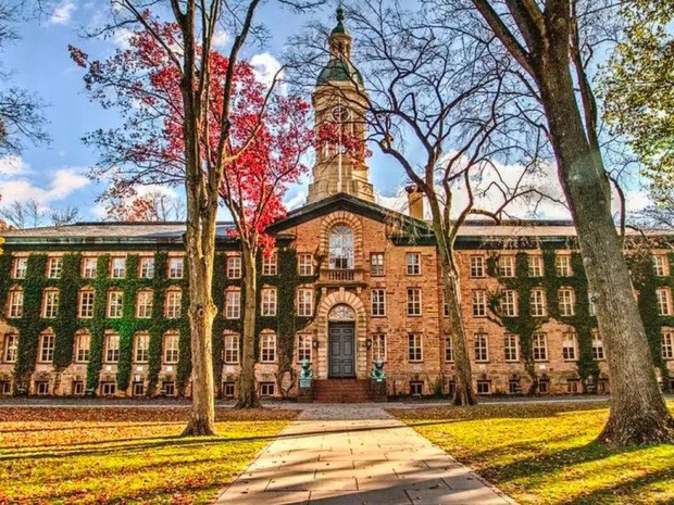 Lương của sinh viên Harvard mới ra trường đã lên đến 1.6 tỷ đồng nhưng chưa là gì so với các trường khác trong khối Ivy League - Ảnh 2.