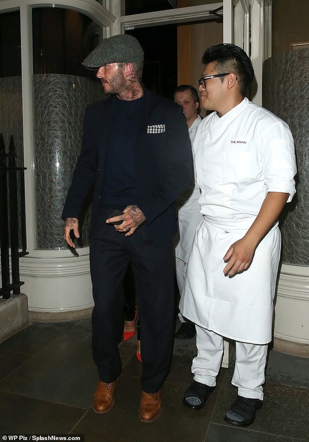 - Giữa ồn ào ly hôn, David Beckham làm rõ mối quan hệ với vợ qua một cử chỉ quen thuộc suốt 20 năm - photo - photo 1 15698097880152105163263 - Giữa ồn ào ly hôn, David Beckham làm rõ mối quan hệ với vợ qua một cử chỉ quen thuộc suốt 20 năm