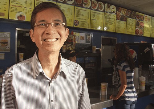 Từng đúp học đến 4 lần, người đàn ông Philipines biến cửa hiệu tạp hóa cũ thành đế chế Fastfood châu Á tại Mỹ - Ảnh 1.