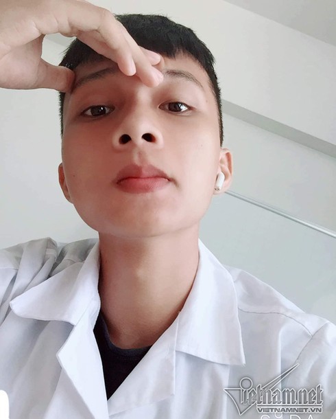 Cuộc từ biệt không nước mắt của người cha khốn khổ với cậu con độc nhất - Ảnh 2. Cuộc từ biệt không nước mắt của người cha khốn khổ với cậu con độc nhất - Ảnh 2.