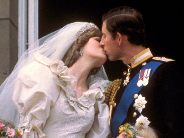  Công nương Diana: Cuộc đời đẫm nước mắt của đoá hồng nước Anh xinh đẹp, tài hoa nhưng bạc mệnh  - Ảnh 7.