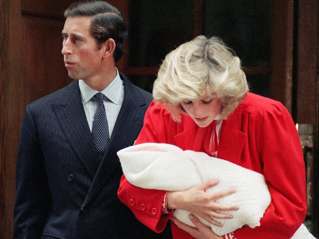  Công nương Diana: Cuộc đời đẫm nước mắt của đoá hồng nước Anh xinh đẹp, tài hoa nhưng bạc mệnh  - Ảnh 10.