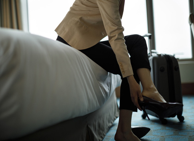 Người trong ngành tiết lộ mẹo để không bao giờ bỏ quên đồ đạc trong khách sạn, tất cả chỉ nhờ… một chiếc giày - Ảnh 2.