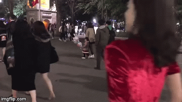  Cô gái mất 1 chân xuất hiện trên phố đi bộ Hà Nội gây xôn xao: Sau 4 ngày tỉnh lại đã thành người khác - Ảnh 4.