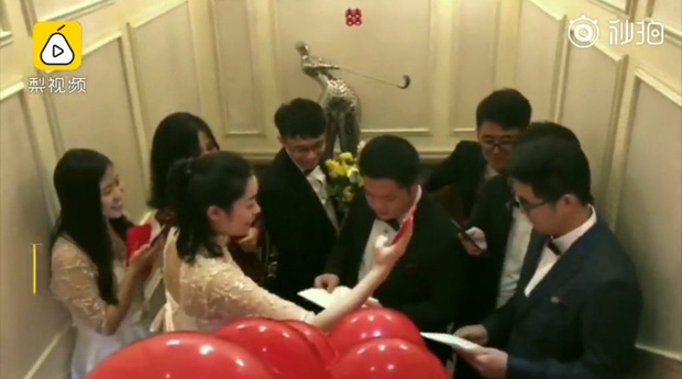 Trung Quốc: Chú rể phải thi đỗ bài kiểm tra tiếng Anh để được rước cô dâu về dinh - Ảnh 1.