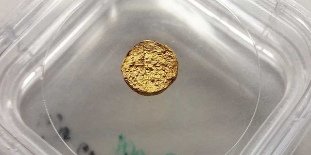  Từ nhựa thông thường, các nhà khoa học tạo ra loại vàng 18K siêu nhẹ mới  - Ảnh 1.