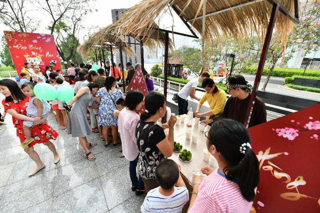  Khu đô thị, chung cư rộn ràng tràn ngập sắc xuân đón Tết Canh Tý  - Ảnh 12.