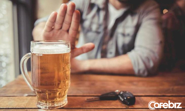 Nếu bạn đang cân nhắc từ chối rượu bia để duy trì sức khỏe và sự tỉnh táo thì đó là một quyết định sáng suốt. Hãy xem hình ảnh để cảm nhận những lợi ích khi tránh xa thói quen uống rượu bia.