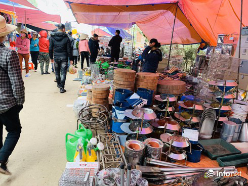 Chợ Nủa – phiên chợ đặc biệt ngày cuối năm ở Hà Nội chỉ dành cho đàn ông - Ảnh 2.