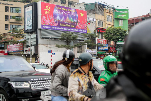  Đường phố Hà Nội trang hoàng đón Tết Canh Tý 2020  - Ảnh 2.