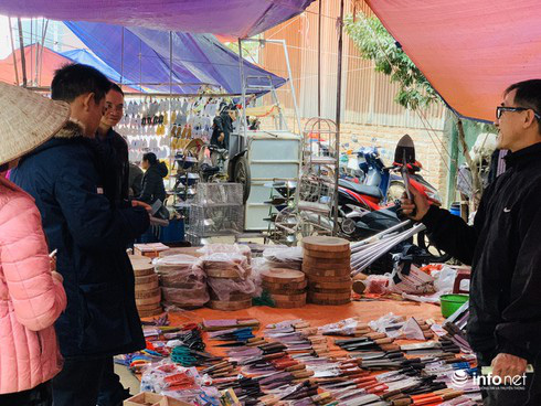 Chợ Nủa – phiên chợ đặc biệt ngày cuối năm ở Hà Nội chỉ dành cho đàn ông - Ảnh 3.