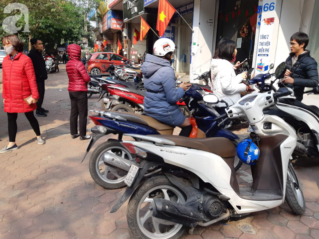  Hà Nội: Kinh hãi cảnh tranh giành mua khẩu trang tại chợ thuốc lớn nhất  - Ảnh 8.
