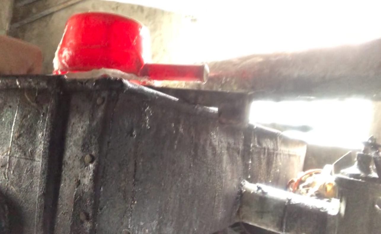 Con đường siêu bẩn sản xuất đường mạch nha, thành phần không thể thiếu để làm kẹo, mứt và bia: thành phẩm đựng bao cám lợn, người làm dẫm chân, khạc nhổ vào nguyên liệu - Ảnh 6.