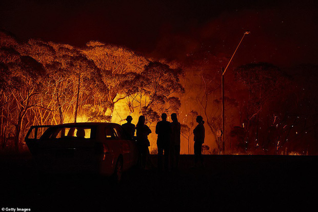 Đại thảm họa cháy rừng Úc nhìn từ không gian: Cả nước như quả cầu lửa, những mảng xanh trù phú bị thay bằng màu khói trắng tang thương - Ảnh 12.