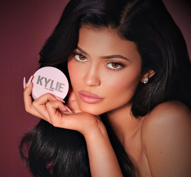 Chuyện hàng nghìn người tò mò giờ mới hé lộ: Kylie Jenner thành tỷ phú trẻ nhất thế giới nhanh khó tin, nhưng bằng cách nào? - Ảnh 3.