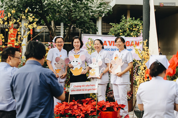 Khi các bác sĩ Sài Gòn chung tay thiết kế đường hoa xuân trong bệnh viện: Đem Tết đến thật gần cho người bệnh ở Chợ Rẫy - Ảnh 18.