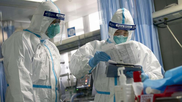  Hơn 3.000 nhân viên y tế Trung Quốc nhiễm Covid-19, đỉnh điểm lây nhiễm có thể vào ngày 28/1  - Ảnh 1.