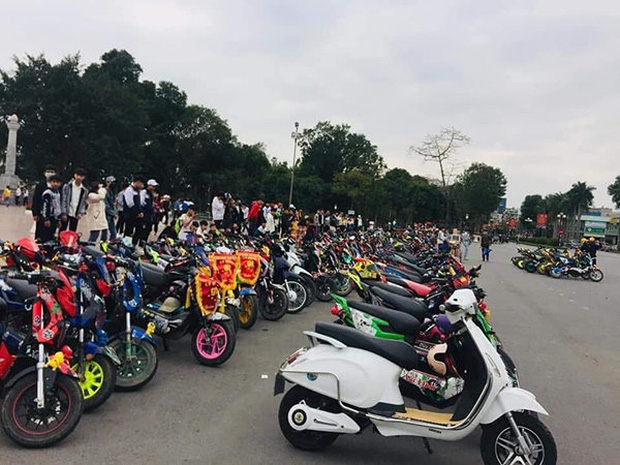 Nghỉ học tránh dịch Covid-19, học sinh Nam Định tụ tập hàng trăm người off team “xe đạp điện” gây phẫn nộ - Ảnh 4. Nghỉ học tránh dịch Covid-19, học sinh Nam Định tụ tập hàng trăm người off team “xe đạp điện” gây phẫn nộ - Ảnh 4.