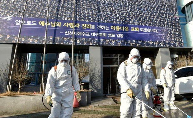 Virus corona tại Hàn Quốc: Hơn 1000 người từng đến nhà thờ cùng bệnh nhân siêu lây nhiễm, 90 xuất hiện triệu chứng, 396 chưa liên lạc được - Ảnh 1.