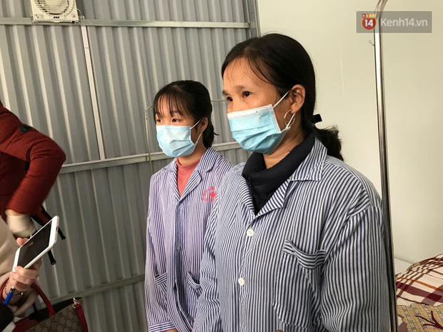Mẹ và em gái nữ công nhân trở về từ Vũ Hán được xuất viện sau 15 ngày điều trị COVID-19: Thấy bảo mọi người nói con ghê quá, tôi chỉ biết động viên gia đình cố gắng vượt lên - Ảnh 3.