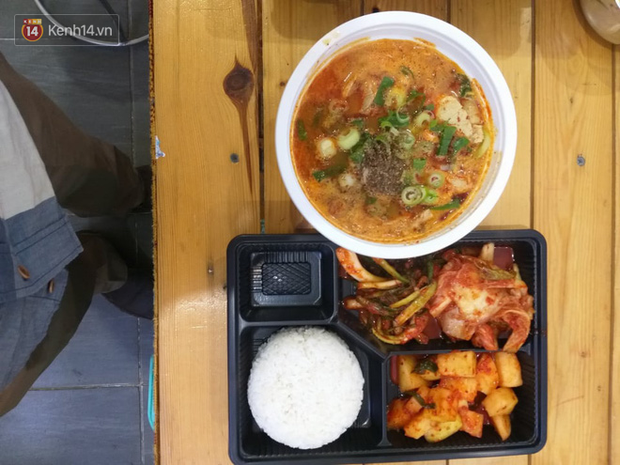 Vụ đoàn khách Daegu chê ăn uống tồi tệ ở Đà Nẵng: Giám đốc viện Phổi cho biết đoàn được phục vụ suất cơm ở nhà hàng món Hàn nổi tiếng nhất - Ảnh 2.