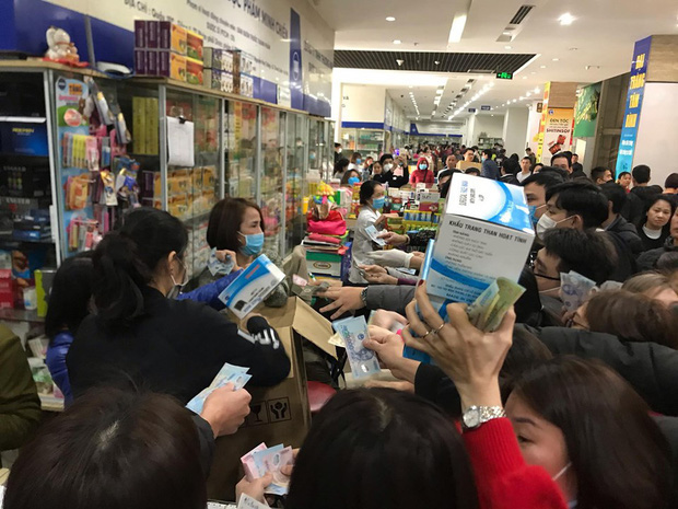 Dịch bệnh đáng sợ, lòng người còn đáng sợ hơn gấp trăm lần - Ảnh 1. Dịch bệnh đáng sợ, lòng người còn đáng sợ hơn gấp trăm lần - Ảnh 1.