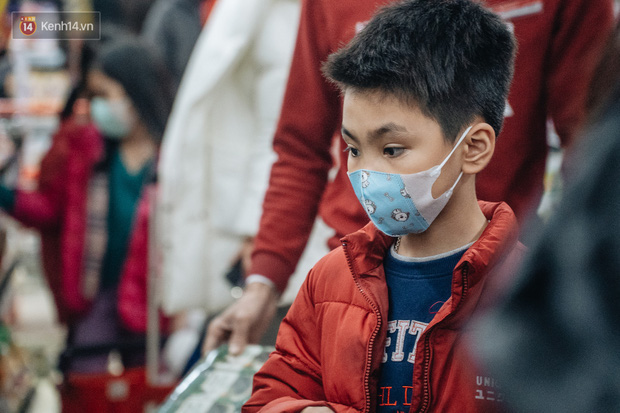 Học sinh được nghỉ 1 tuần phòng dịch virus Corona, phụ huynh phân công: Lương ai thấp hơn thì ở nhà trông con - Ảnh 2.