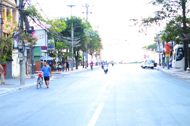 Nha Trang sau ca nhiễm virus corona đầu tiên từ người sang người: Không còn người Hoa, cửa hàng đóng vì ế ẩm - Ảnh 6. Nha Trang sau ca nhiễm virus corona đầu tiên từ người sang người: Không còn người Hoa, cửa hàng đóng vì ế ẩm - Ảnh 6.