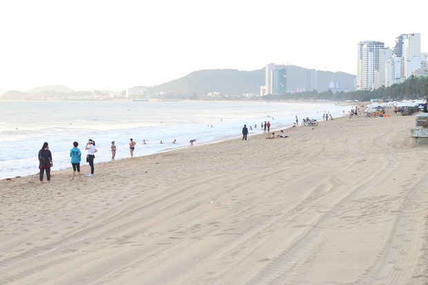 Nha Trang sau ca nhiễm virus corona đầu tiên từ người sang người: Không còn người Hoa, cửa hàng đóng vì ế ẩm - Ảnh 8. Nha Trang sau ca nhiễm virus corona đầu tiên từ người sang người: Không còn người Hoa, cửa hàng đóng vì ế ẩm - Ảnh 8.