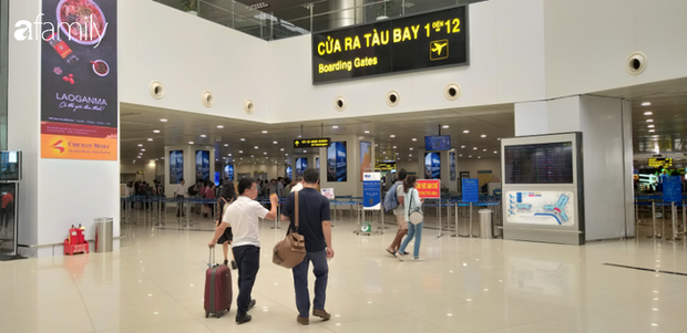 Một nhân viên vệ sinh sân bay Nội Bài bị điều tra chiếc đồng hồ nghi lấy của khách - Ảnh 1. Một nhân viên vệ sinh sân bay Nội Bài bị điều tra chiếc đồng hồ nghi lấy của khách - Ảnh 1.