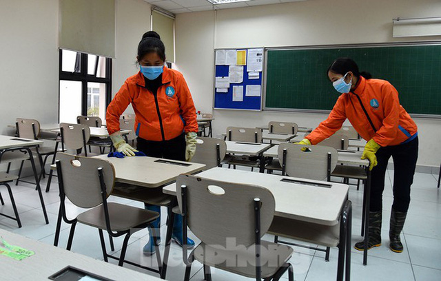  Cận cảnh các trường Hà Nội vệ sinh khử khuẩn phòng dịch virus corona  - Ảnh 11.